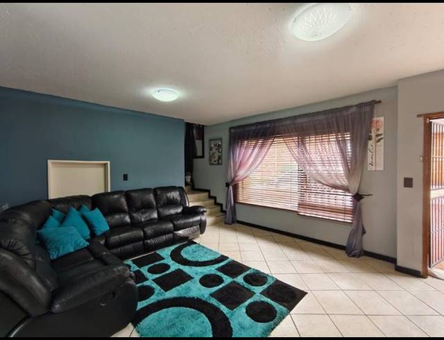 3 BEDROOM TOWNHOUSE FOR SALE IN FLORENTIA